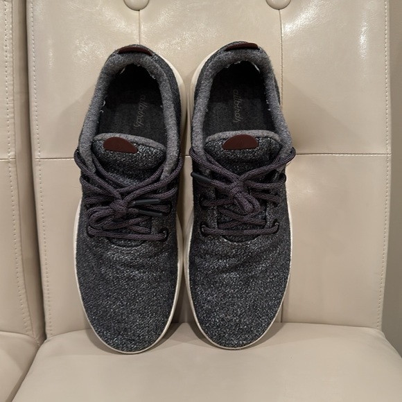 All Birds wool runner sneaker. Worn in decent condition - Picture 2 of 6